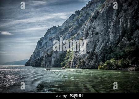 Blue Danube und Natur in Djerdap Schlucht in Serbien Stockfoto