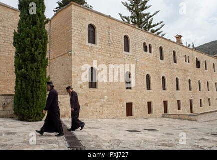 Zwei christlich-orthodoxen Mönche des Klosters Agios Neophytos, in der Nähe von Tala, Paphos, Zypern Stockfoto