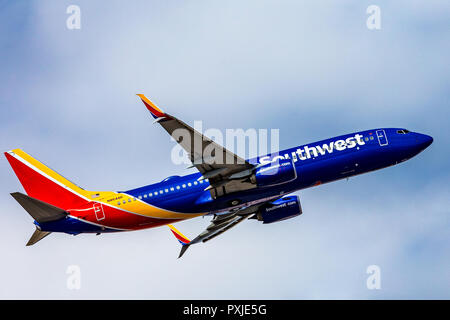 Eine Southwest Airlines Boeing 737-8 H4 (WL) Jet zieht vom McCarran International Airport in Las Vegas, Nevada, USA Stockfoto
