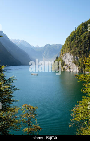 Ausflug Schiff am Königssee vor echowand, Berchtesgadener Alpen, Nationalpark Berchtesgaden, Schönau am Königssee Stockfoto