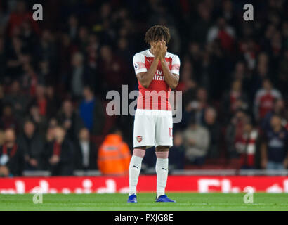 London, Großbritannien. 22 Okt, 2018. Alex Iwobi von Arsenal umfasst sein Gesicht beim Premier League Spiel zwischen Arsenal und Leicester City im Emirates Stadium, London, England am 22. Oktober 2018. Foto von Andrew Aleksiejczuk/PRiME Media Bilder. Credit: Andrew Rowland/Alamy leben Nachrichten Stockfoto