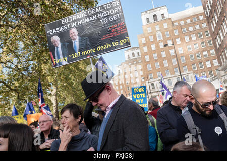 London, UK, 20 thOctober 2018. Mehr als 500.000 Menschen marschierten auf das Parlament zu verlangen, ihre demokratische Stimme in ein Wahrzeichen Demonstration gehört zu werden als die wichtigsten Protest einer Generation in Rechnung gestellt. Als Datum des britischen Brexit aus der Europäischen Union, die Demonstranten in ihren Zehntausende versammelt, um die politischen Führer zur Kenntnis nehmen und die britische Öffentlichkeit eine Abstimmung über die endgültige Brexit Angebot zu geben. (Foto von Mike Abrahams/Alamy leben Nachrichten Stockfoto