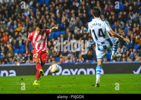 San Sebastian, Spanien. 22 Okt, 2018. Pedro Porro von Girona Kick den Ball während der spanischen Liga Fußballspiel zwischen Real Sociedad und Girona an der Anoeta Stadium am 22. Oktober 2018 in San Sebastian, Spanien Quelle: CORDON PRESSE/Alamy leben Nachrichten Stockfoto