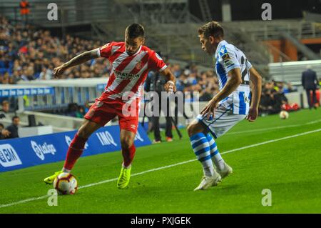 San Sebastian, Spanien. 22 Okt, 2018. Pedro Porro von Girona Duelle um den Ball mit Kevin Rodrigues von Real Sociedad während der spanischen Liga Fußballspiel zwischen Real Sociedad und Girona an der Anoeta Stadium am 22. Oktober 2018 in San Sebastian, Spanien Quelle: CORDON PRESSE/Alamy leben Nachrichten Stockfoto