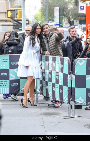 New York, USA. 22. Oktober, 2018. Camila Alves Modell, Fernsehmoderator und brasilianische Schauspielerin, und Amerikanische. Bei AOL Bauen auf Oktober 22, 2018 in New York City. (Foto: WILLIAM VOLCOV/BRASILIEN FOTO PRESSE) Credit: Brasilien Foto Presse/Alamy leben Nachrichten Stockfoto