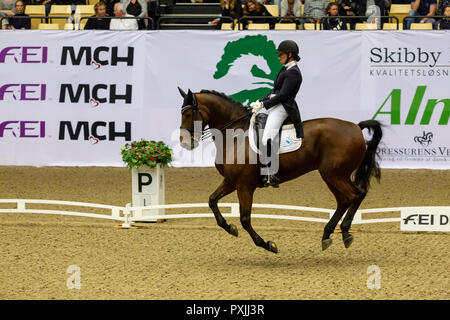 Herning, Dänemark. 21. Oktober, 2018. Boujdour-sakia märtens von Holland reiten Legende von Loxley während der FEI World Cup 2018 im Freestyle Dressur in Dänemark. Credit: OJPHOTOS/Alamy leben Nachrichten Stockfoto