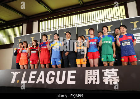 (L - R) Miyu Kato (schlägel), Yuka Ishigaki (rote Elf), Yoshihiro Ozawa (Asteeda), Jin Ueda (Nieten), Koji Matsushita, Minami Ando (oben Nagoya), Yui Hamamoto (Abyell), Jun Mizutani (Meister), Seiya Kishikawa (t.t. Saitama), OCTOBOR 23, 2018 - Tischtennis: T Liga Spieler und ihre Vorsitzenden nehmen an einer Pressekonferenz in Tokio, Japan. T-Liga, Japans neuer Tischtennis Liga startet am 24. Oktober in Ryogoku Kokugikan. Credit: yohei Osada/LBA SPORT/Alamy leben Nachrichten Stockfoto
