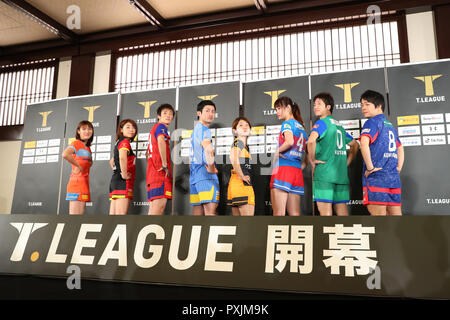 (L - R) Miyu Kato (schlägel), Yuka Ishigaki (rote Elf), Yoshihiro Ozawa (Asteeda), Jin Ueda (Nieten), Koji Matsushita, Minami Ando (oben Nagoya), Yui Hamamoto (Abyell), Jun Mizutani (Meister), Seiya Kishikawa (t.t. Saitama), OCTOBOR 23, 2018 - Tischtennis: T Liga Spieler und ihre Vorsitzenden nehmen an einer Pressekonferenz in Tokio, Japan. T-Liga, Japans neuer Tischtennis Liga startet am 24. Oktober in Ryogoku Kokugikan. Credit: yohei Osada/LBA SPORT/Alamy leben Nachrichten Stockfoto