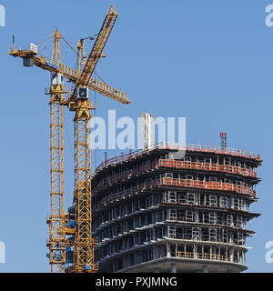 Vancouver, British Columbia, Kanada. 19 Sep, 2018. Baukräne bei der Arbeit an neuen hohe Condominium Tower in der Innenstadt von Vancouver. Die Entwicklung ist von Concord Pacific und ist mit '' werden die Arc'Credit: bayne Stanley/ZUMA Draht/Alamy leben Nachrichten Stockfoto