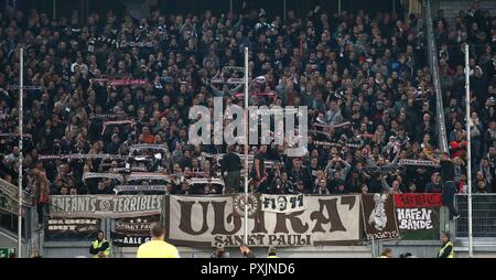 Duisburg, Deutschland. 22 Okt, 2018. firo: 22.10.2018 Fußball, 2. Bundesliga, Saison 2018/2019 MSV Duisburg - FC St. Pauli Hamburg Hamburg Der Lüfter blockieren von St. Pauli. | Verwendung der weltweiten Kredit: dpa/Alamy leben Nachrichten Stockfoto