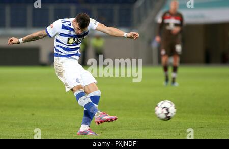 Duisburg, Deutschland. 22 Okt, 2018. firo: 22.10.2018 Fußball, 2. Bundesliga, Saison 2018/2019 MSV Duisburg - FC St. Pauli Hamburg Hamburg Andreas Wiegel (Nr. 7, MSV Duisburg) verlässt | Verwendung der weltweiten Kredit: dpa/Alamy leben Nachrichten Stockfoto