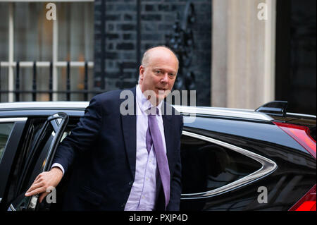 London, Großbritannien. 23. Oktober, 2018. Chris Grayling, Staatssekretär für Verkehr, kommt für die Kabinettssitzung in der Downing Street. Credit: Tommy London/Alamy leben Nachrichten Stockfoto