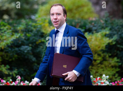 London, Großbritannien. 23. Oktober, 2018. Matthäus Hancock, der Staatssekretär für Gesundheit und Soziales, kommt für die Kabinettssitzung in der Downing Street. Credit: Tommy London/Alamy leben Nachrichten Stockfoto