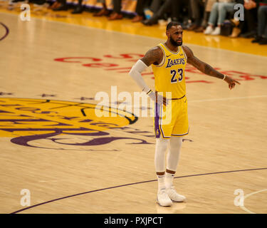 Los Angeles, CA, USA. 22 Okt, 2018. Los Angeles Lakers vorwärts LeBron James#23 Während der von den San Antonio Spurs vs Los Angeles Lakers an Staples Center am 22. Oktober 2018. (Foto durch Jevone Moore) Credit: Csm/Alamy leben Nachrichten Stockfoto