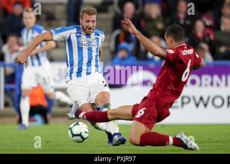 LAURENT DEPOITRE & DEJAN LOVREN Huddersfield Town FC V LIVERPOOL FC Huddersfield Town FC V LIVERPOOL FC, Premier League JOHN SMITH'S STADION, Huddersfield, England 20 Oktober 2018 GBD 12813 streng redaktionelle Verwendung. Wenn der Spieler/Spieler in diesem Bild dargestellt ist/Spielen für einen englischen Club oder das England National Team. Dann ist dieses Bild darf nur für redaktionelle Zwecke verwendet werden. Keine kommerzielle Nutzung. Folgende Verwendungen sind auch dann eingeschränkt, wenn in einem redaktionellen Kontext: Verwendung in Verbindung mit oder als Teil eines nicht autorisierten Audio-, Video-, Daten-, Spielpläne, Verein/Liga lo Stockfoto