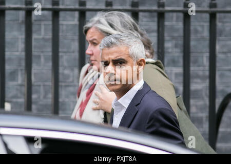 London, GB, 23. Oktober 2018. Londoner Bürgermeister Sadiq Khan kommt an der Downing Street Credit: Amer ghazzal/Alamy leben Nachrichten Stockfoto