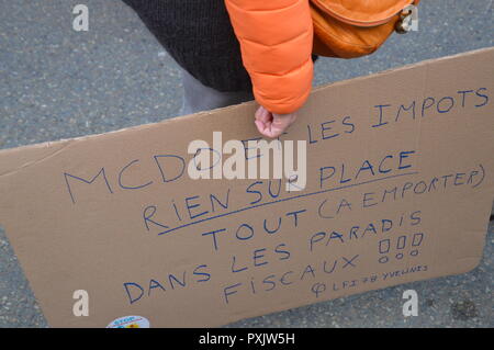 Gare de Saint-Quentin-en-Yvelines, Frankreich. 23. Okt 2018. Demo gegen McDonald's. Vom Bahnhof Gare de Saint-Quentin-en-Yvelines, ein Hauptquartier von McDonald's in Frankreich. Vorhandensein von Gael QUIRANTE, einem mächtigen französischen syndikalistischen von La Poste. 23. Oktober 2018. 11 Uhr 30) ALPHACIT NEWIM/Alamy Live News Credit: Alphacit NEWIM/Alamy leben Nachrichten Stockfoto