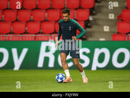 Eindhoven, Niederlande. 23. Oktober. 2018 Tottenham Hotspur ist Harry Winks während Tottenham Hotspur Training vor der UEFA Champions League Gruppe B Spiel gegen PSV Eindhoven am Phillips Stadium, in Eindhoven, Niederlande, am 23 Okt, 2018 Kredit Aktion Foto Sport Foto Credit: Action Sport / alamy Leben Nachrichten Stockfoto