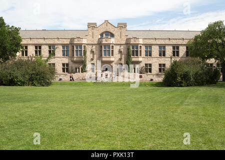 Peter McKinnon Gebäude, Universität Saskatchewan Campus, erbaut 1910 - 1913. Stiftskirche gotischen Architektur. Blick von der Schüssel, einen Innenhof. Stockfoto