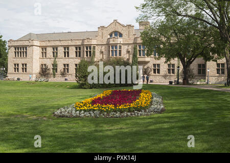 Peter McKinnon Gebäude, Universität Saskatchewan Campus, erbaut 1910 - 1913. Stiftskirche gotischen Architektur. Blick von der Schüssel, einen Innenhof. Stockfoto