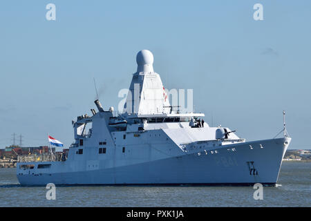 Königlich Niederländische Marine Offshore Patrol Vessel HNLMS Zeeland kommt auf der Themse ein paar Tage in London zur Unterstützung der holländischen königlichen Familie zu verbringen Stockfoto