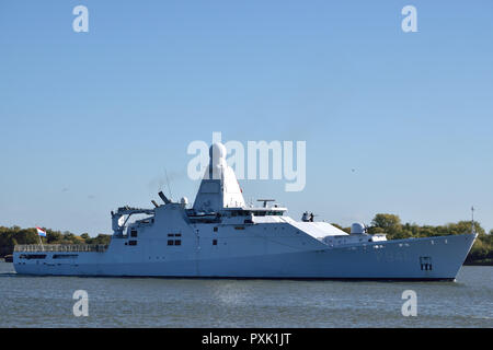 Königlich Niederländische Marine Offshore Patrol Vessel HNLMS Zeeland kommt auf der Themse ein paar Tage in London zur Unterstützung der holländischen königlichen Familie zu verbringen Stockfoto