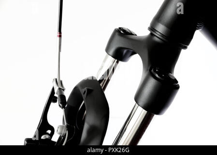 Vordere Aufhängung von Fahrrad auf Weiß, ungewöhnlichen Winkel isoliert Stockfoto