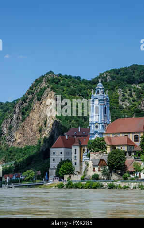 Dürnstein ist eine kleine Stadt an der Donau im Bezirk Krems-Land, in dem österreichischen Bundeslandes Niederösterreich. Stockfoto