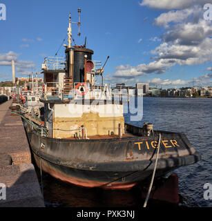 Alten rostigen Boot Tiger in Hammarby Meer, Stockholm, Schweden Stockfoto