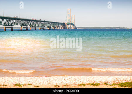 Sunshine Skyway Bridge von Fort De Soto Park Stockfoto