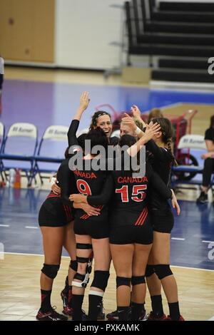 Kanada Niederlagen Niederlande in Match 5 des 18 Conseil International du Sport Militaire (CISM) Welt Frauen militärischen Volleyball Meisterschaft am 6. Juni 2017 an der Naval Station Mayport, Florida. Stockfoto