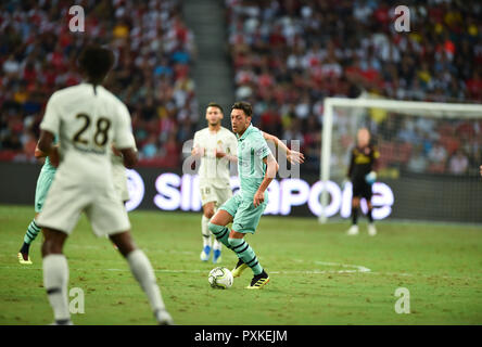 Kallang-Singapore-28 Jul 2018: Mesut Ozil #10 Spieler von Arsenal in Aktion während der icc 2018 zwischen Arsenal gegen Paris Saint-deutschen auf nationaler: Stockfoto