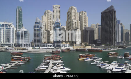 Panorama des Kanals der angesehenen Gegend von Dubai Marina Stockfoto