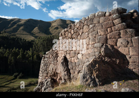 Archäologische Stätte von Pucara, hinter der Stadt Stockfoto