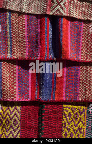 Auf dem Markt von Pisac, in einer permanenten Position auf dem Hauptplatz des Dorfes, Sie verkaufen auch Kunsthandwerk die vage Inca suchen Stockfoto