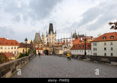 Die Lesser Town Bridge Tower wurde unter der Herrschaft von König Georg von Podiebrad, Prag gebaut Stockfoto