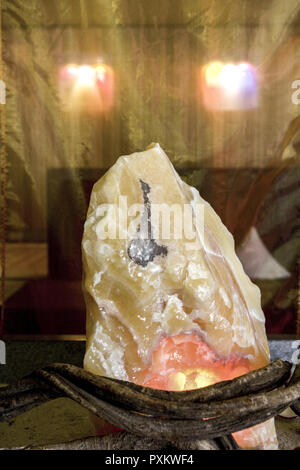 Edelstein, Orangenkalzit, Lampe, Mineralien Stockfoto