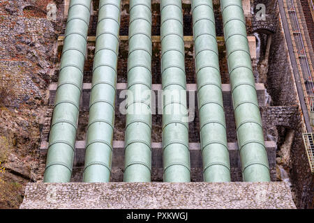 Wasserkraftwerk, die sechs penstocks Stockfoto