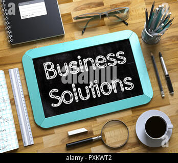 Kleine Schiefertafel mit Business Solutions. 3D-Render. Stockfoto