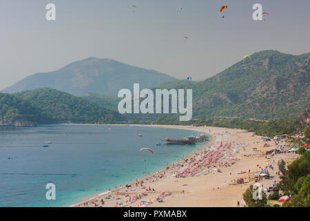 OLUDENIZ, Mugla, Türkei, 20. Oktober, 2018; Ölüdeniz Air Games Festival. 900 paragliding Athleten flog auf dem Festival. Ölüdeniz ist eine berühmte paraglidi Stockfoto