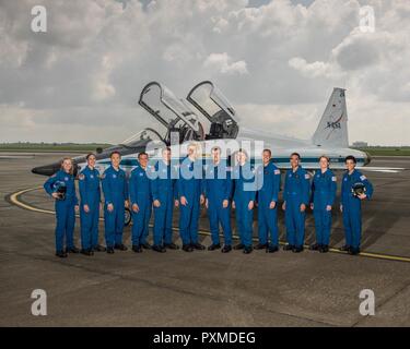 Die 2017 NASA-Astronaut Klasse: (von links) Zena Cardman, Jasmin Moghbeli, Jonny Kim, Frank Rubio, Matthew Dominick, Warren Hoburg, Robb Kulin, Kayla Barron, Bob Hines, Raji Chari, Loral O'Hara und Jessica Watkins. Foto Stockfoto