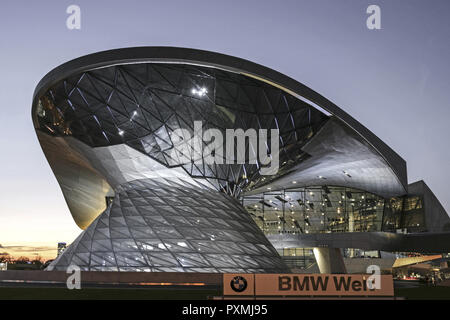 Illustr., Autohersteller, Automobilkonzern, BMW, Bau, Bauwerk, Bayern, Deutschland, Europa, Fabrik, Fernsehturm, Firma, Gebaeude, Gebäude, Industri Stockfoto