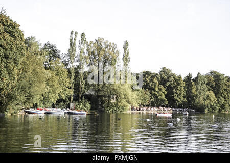 Baeume, Baum, Bayern, Biergarten, Bäume, Deutschland, Englischen, Europa, Garten, Gaststaette, Gaststätte, Gewaesser, Gewässer, Kleinhesseloher, Kneip Stockfoto