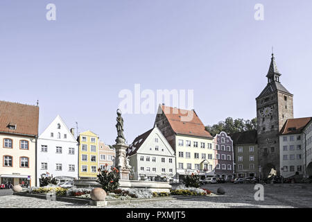 Deutschland, Bayern, Landsberg am Lech, Hauptplatz, Marienbrunnen, Schmalzturm, Romantische Straße, Straße, Oberbayern, Haeuser, Wohnhaeuser, Fassad Stockfoto