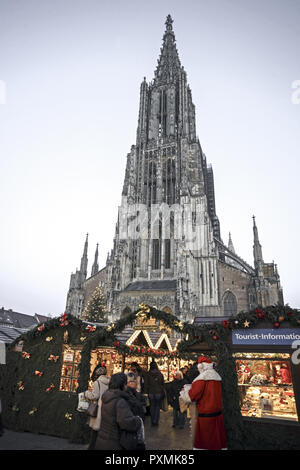 Deutschland, Baden-Württemberg, Baden-Württemberg, Ulm, Ulmer Münster, Muenster, Weihnachtsmarkt, Dekostoffe, Europa, Schwaben, Neckarland-Schwaben, St Stockfoto