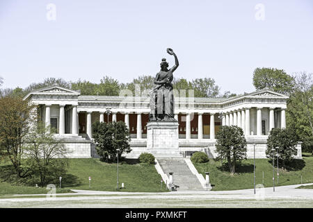 Allegorie, Bayern, Bayerischer Loewe, Bayern, Bronze, Bronzeplastik, Denkmal, Deutschland, Ehrentempel, Eisenguss, Innenstadt, Klassizismus, Kolossal Stockfoto