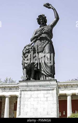 Allegorie, Bayern, Bayerischer Loewe, Bayern, Bronze, Bronzeplastik, Denkmal, Deutschland, Ehrentempel, Eisenguss, Innenstadt, Klassizismus, Kolossal Stockfoto