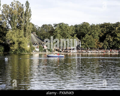 Baeume, Baum, Bayern, Biergarten, Bäume, Deutschland, Englischen, Europa, Garten, Gaststaette, Gaststätte, Gewaesser, Gewässer, Kleinhesseloher, Kneip Stockfoto