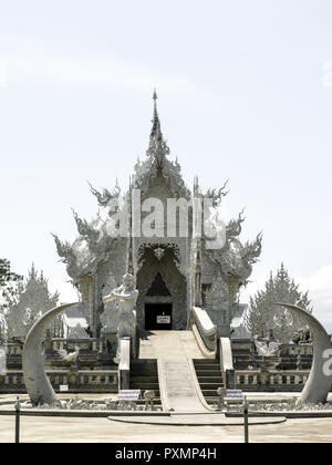 Thailand, Asien, Suedostasien, Tempelanlage, Sehenswuerdigkeit, Tourismus, Glaube, Religion, Buddha, Buddhismus, Wat Rong Khun, moderner Tempel, bei C Stockfoto