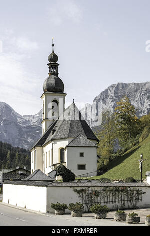 Deutschland, Bayern, Berchtesgadener Land, Ramsau, Kirche St. Fabian und Sebastian, Oberbayern, Fremdenverkehrsort, Pfarrkirche, Berge, Gebirge, Watzm Stockfoto